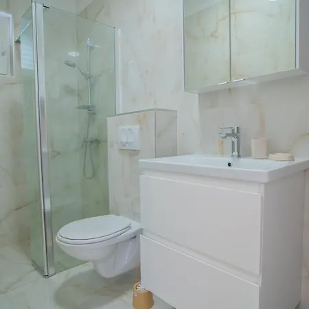 Laurel 아파트 티스노