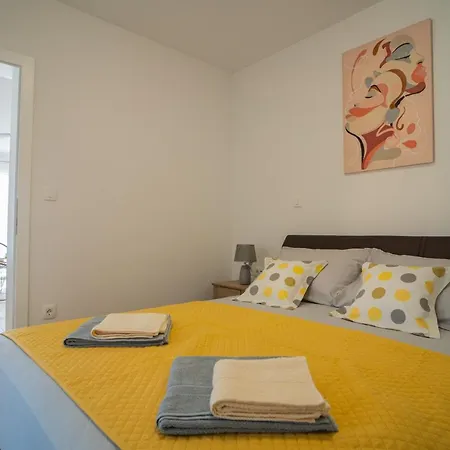 Laurel Apartment