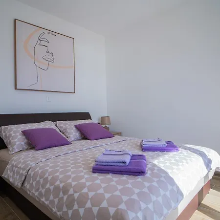 Laurel Apartment