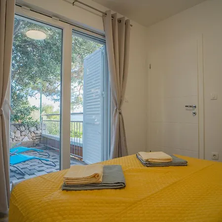 Laurel Apartment *